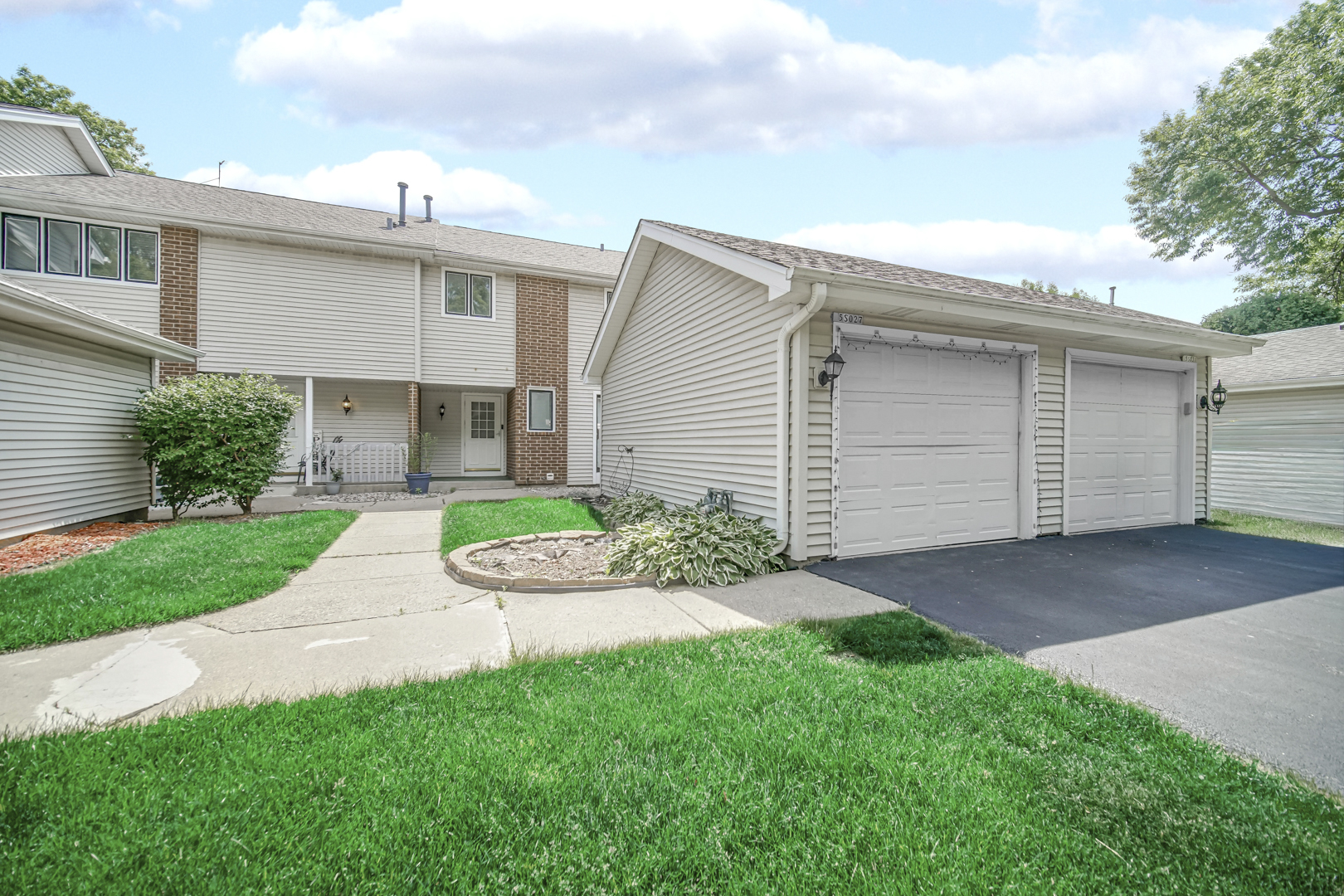5s027 Pebble Beach Court Property Photo 1