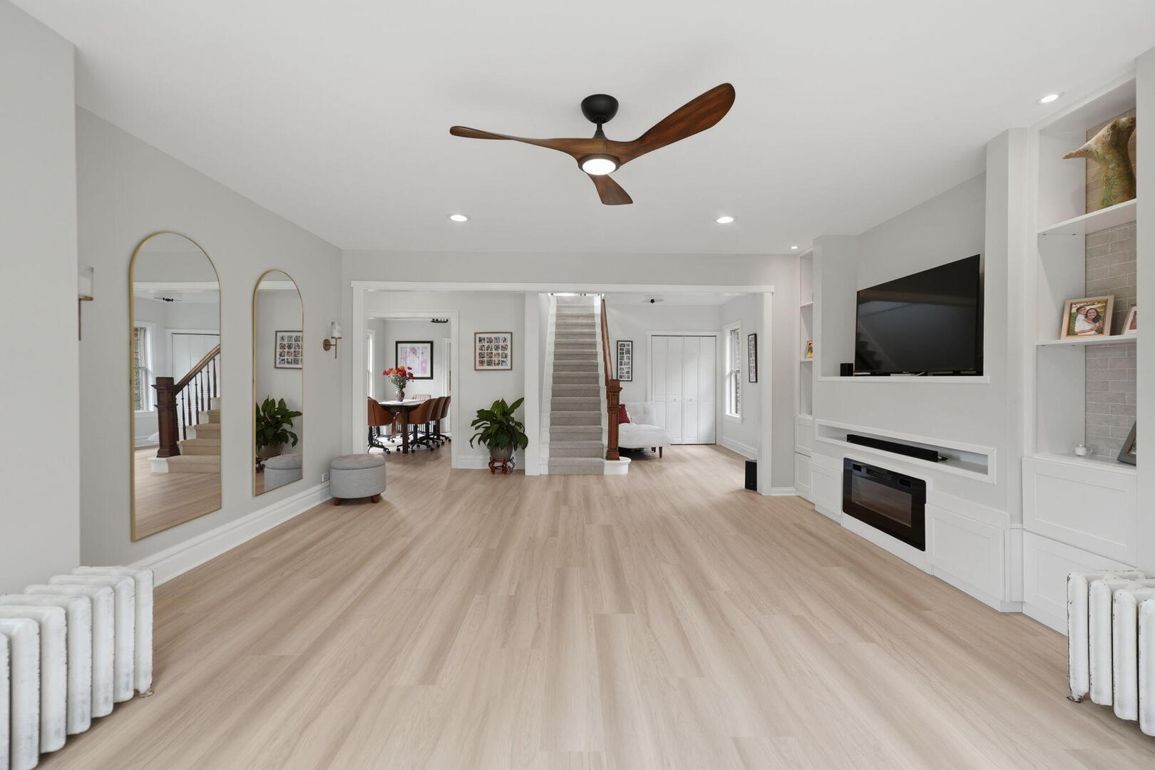2638 N Central Park Avenue Property Photo 4