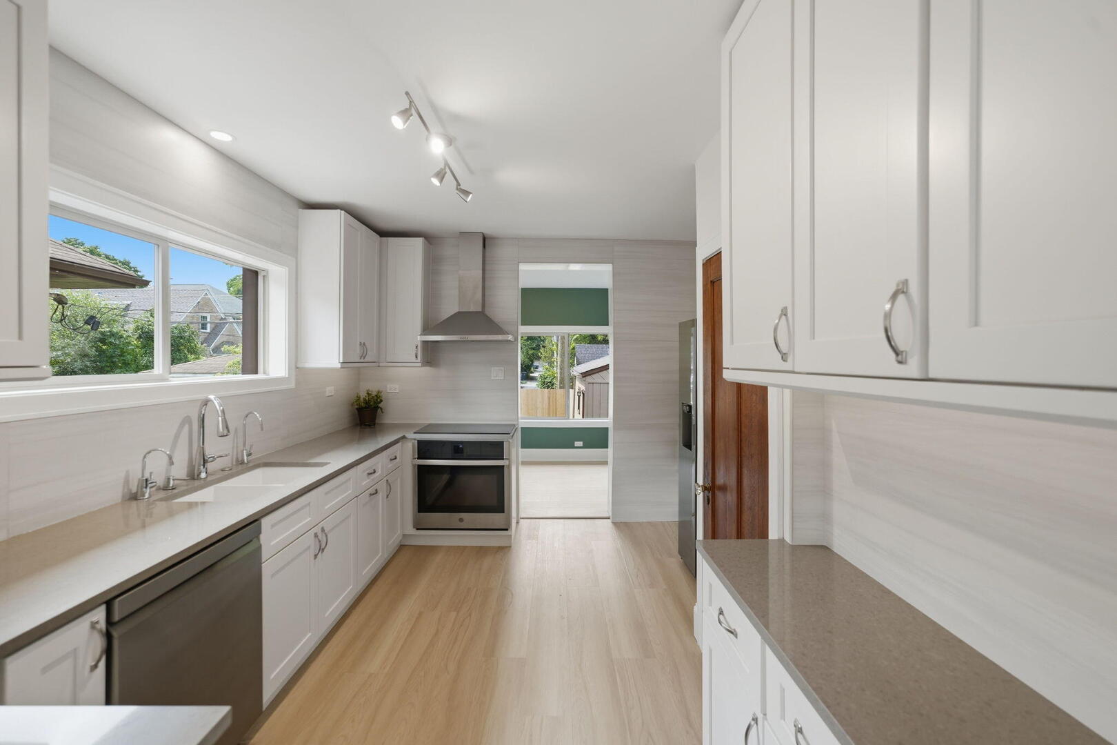 2638 N Central Park Avenue Property Photo 13