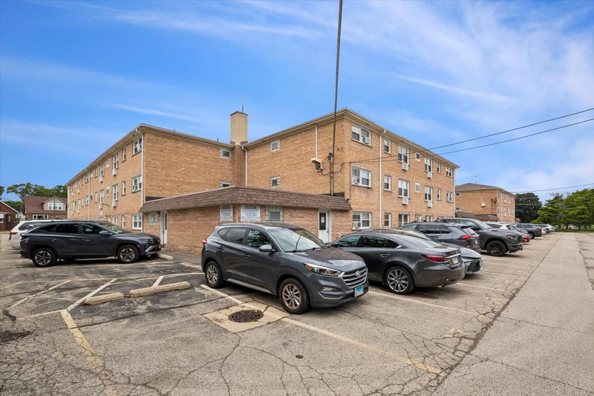 6551 N Harlem Avenue 3s Property Photo 13