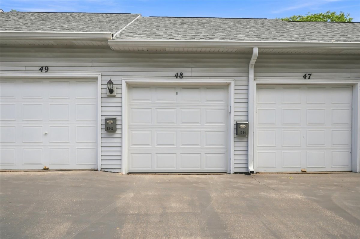 1342 Arlington Court Property Photo 31