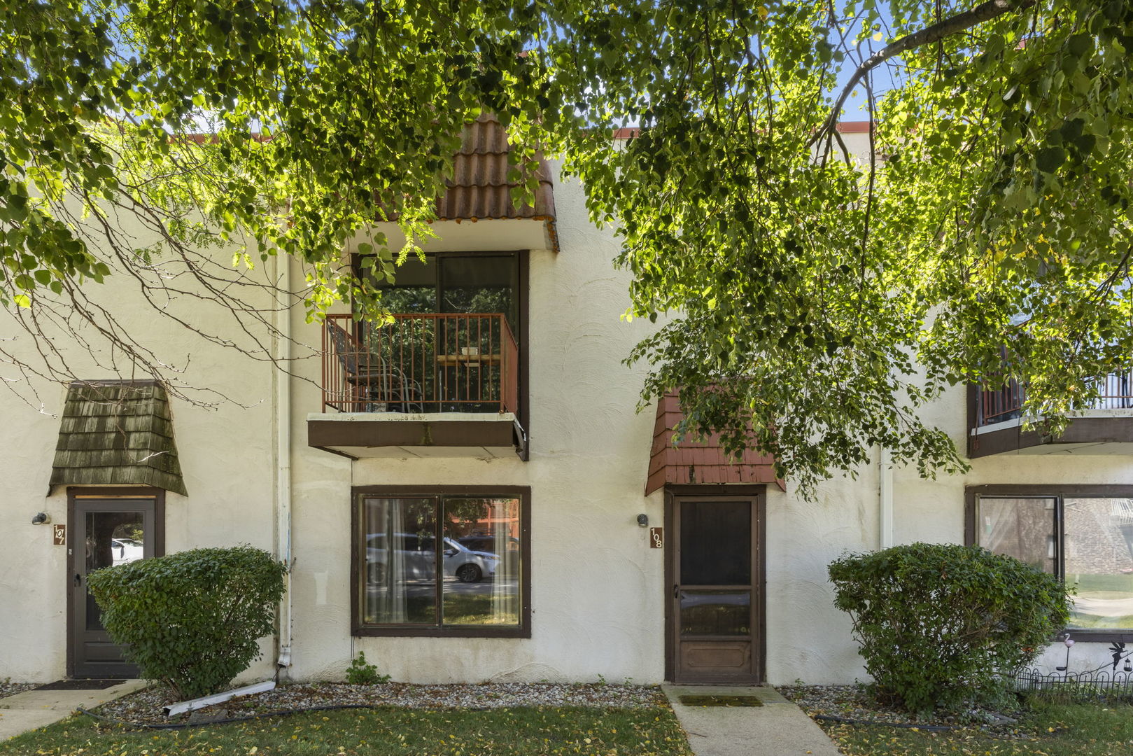 743 E Fullerton Avenue 108 Property Photo 2