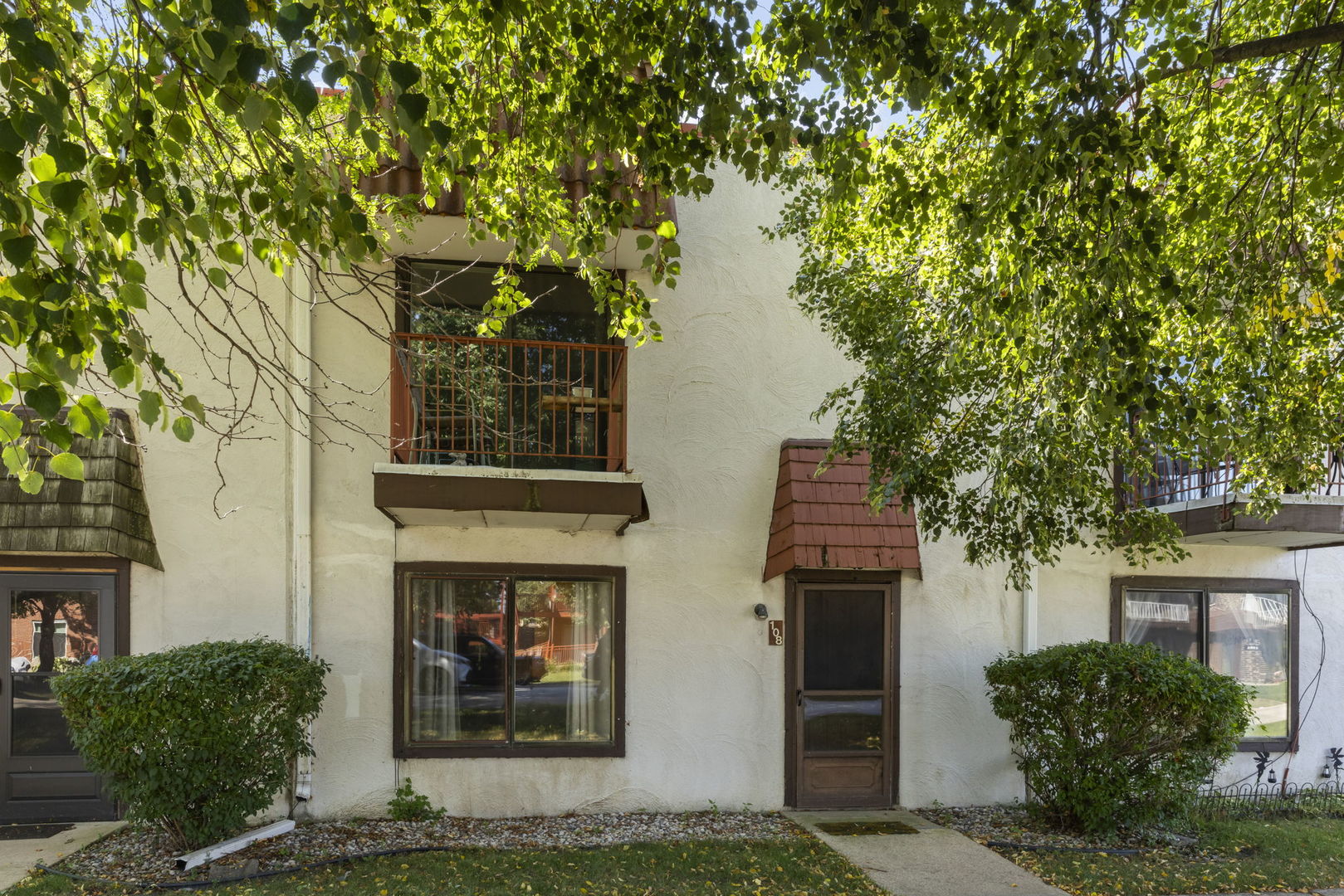 743 E Fullerton Avenue 108 Property Photo 3