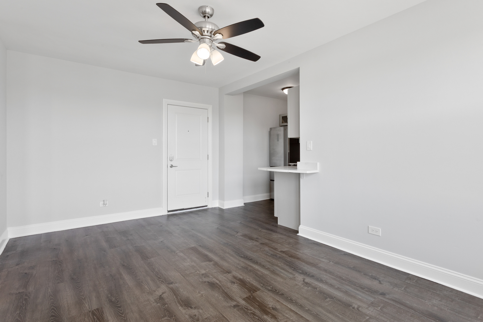 1521 W Sherwin Avenue 503 Property Photo 5