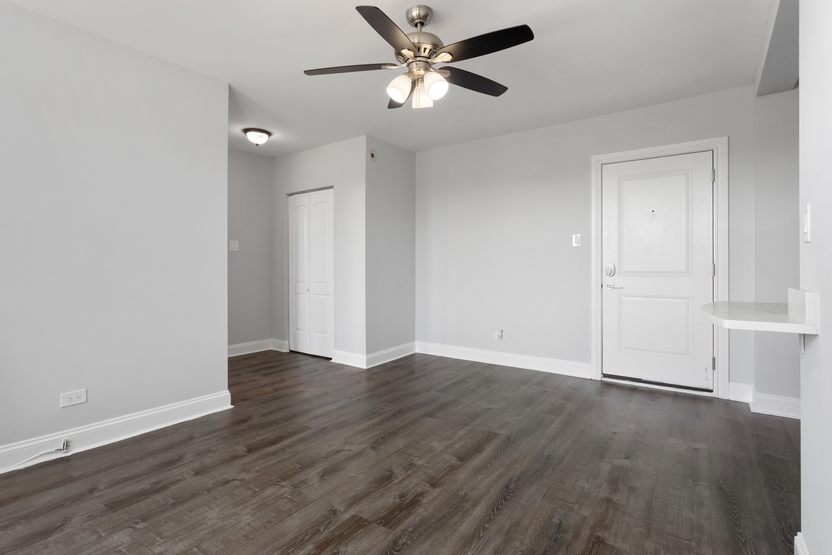 1521 W Sherwin Avenue 503 Property Photo 6
