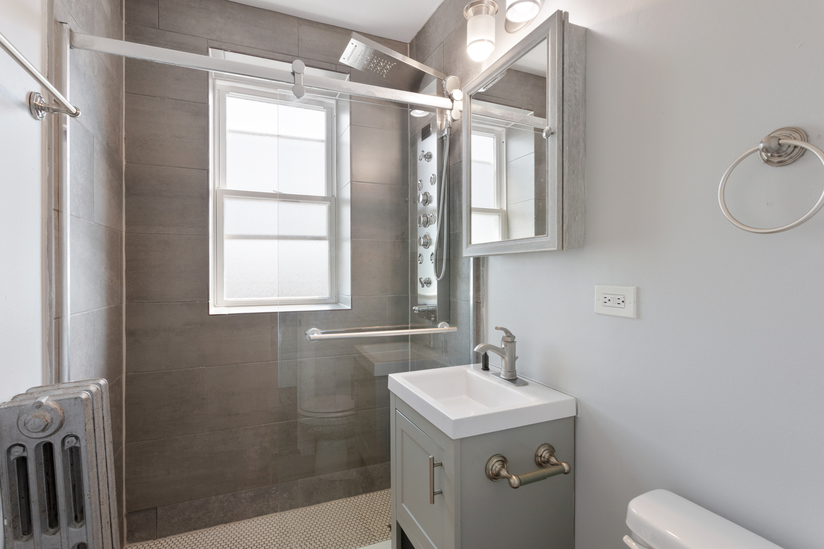 1521 W Sherwin Avenue 503 Property Photo 9
