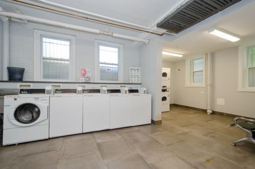 1521 W Sherwin Avenue 503 Property Photo 15