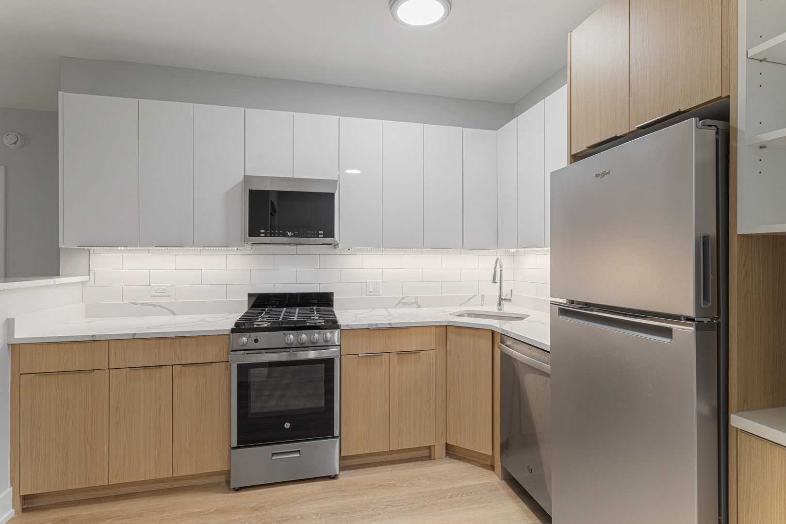 1625 W Howard Avenue 220 Property Photo 4