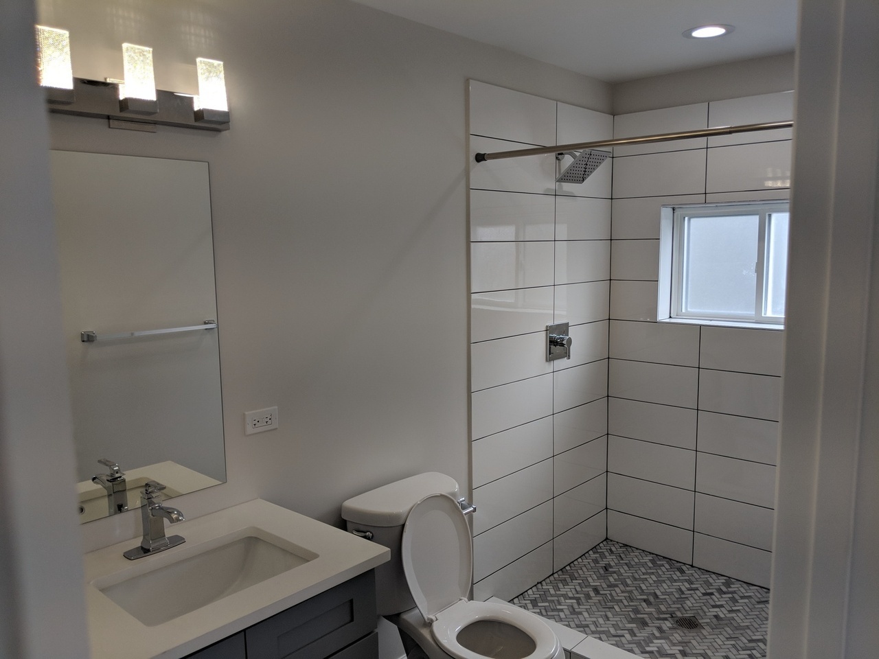 2146 N Kilpatrick Avenue Property Photo 9