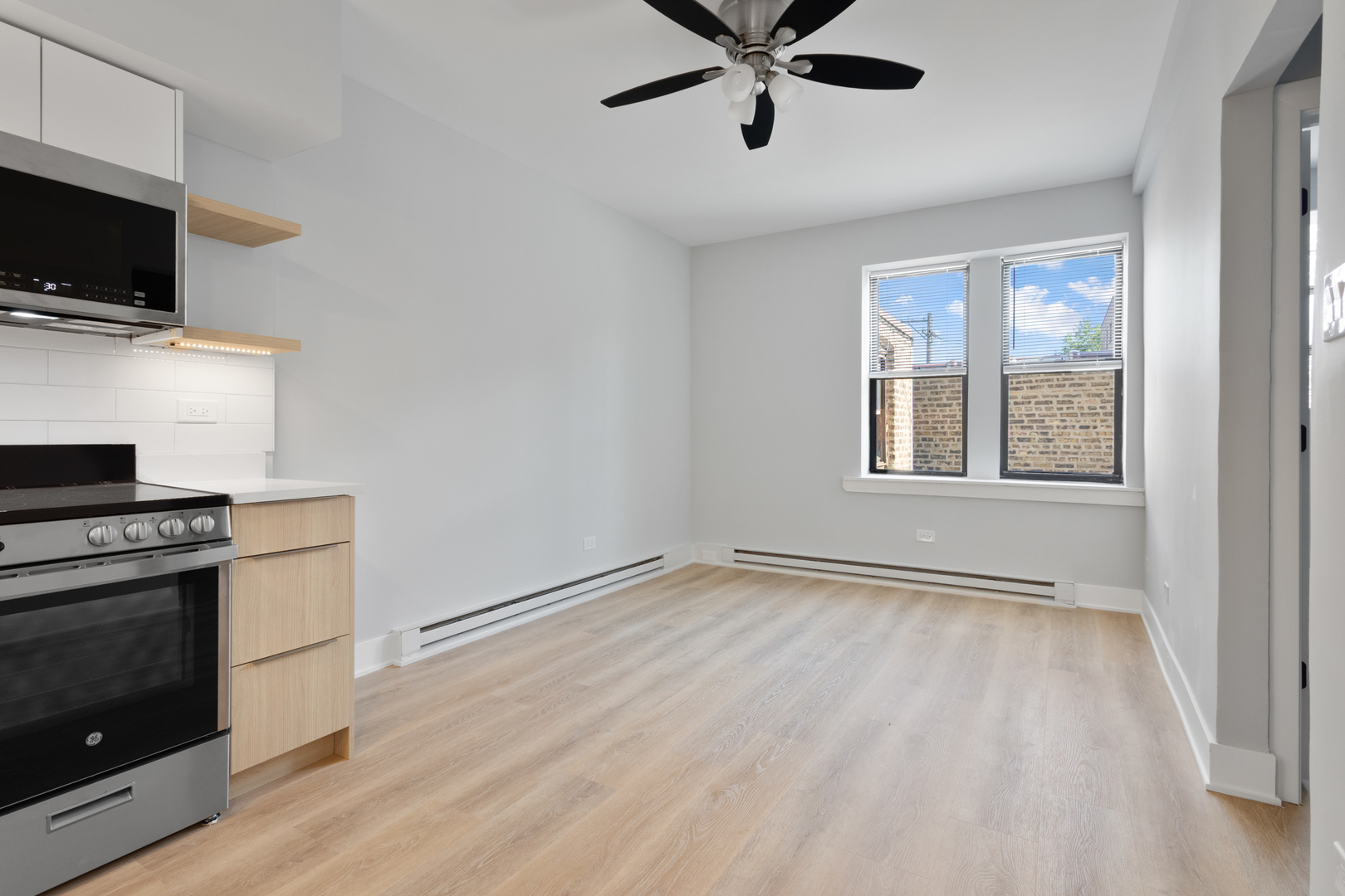 1634 W Howard Street 211 Property Photo 2