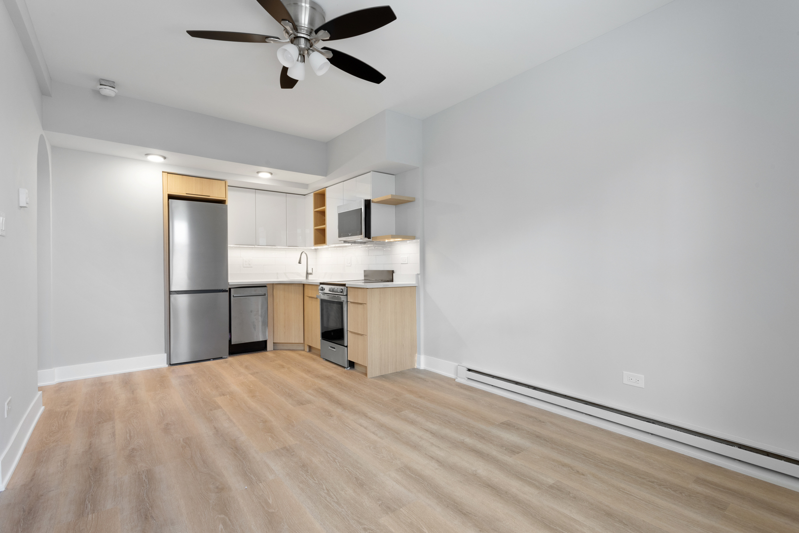 1634 W Howard Street 211 Property Photo 5