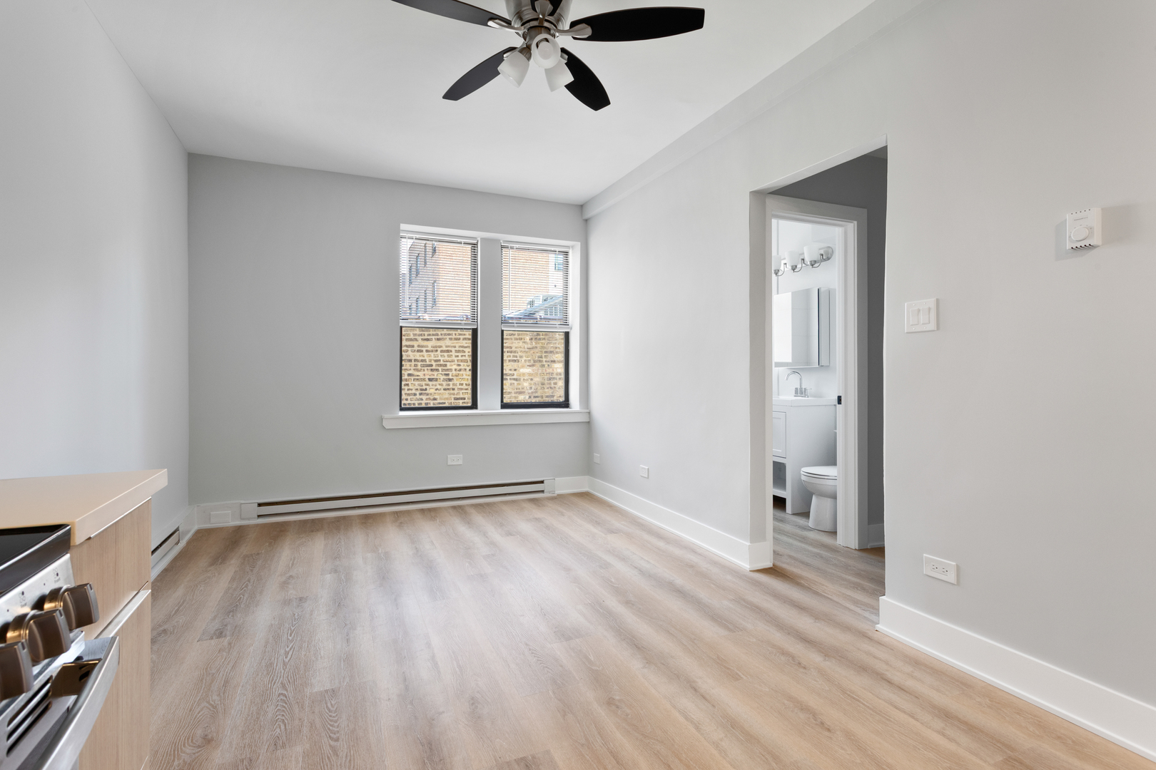 1634 W Howard Street 211 Property Photo 6
