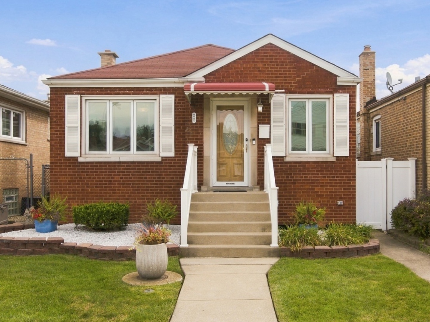 6005 S Mayfield Avenue Property Photo 1