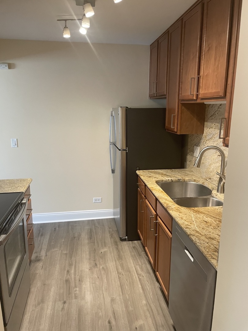 650 Perrie Drive 304 Property Photo 3