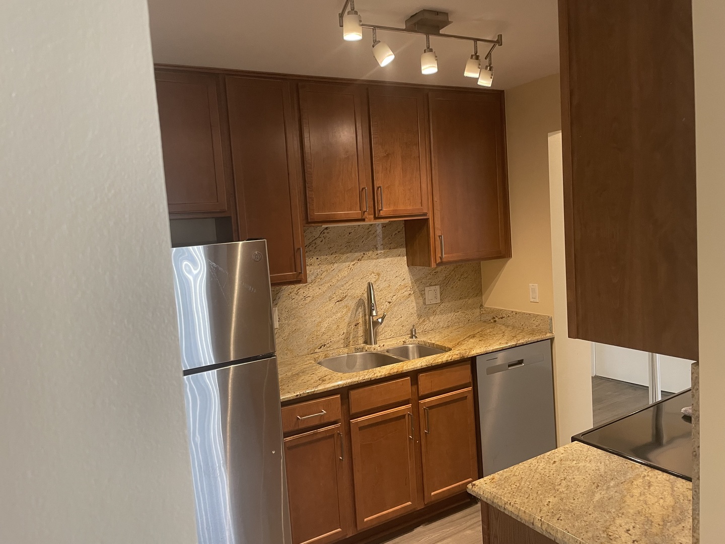 650 Perrie Drive 304 Property Photo 4