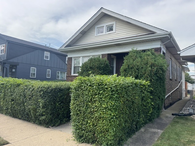 2726 Clarence Avenue Property Photo 1