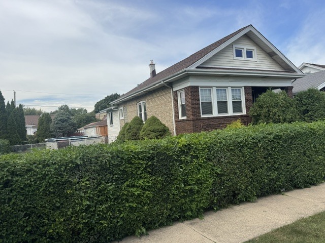 2726 Clarence Avenue Property Photo 2