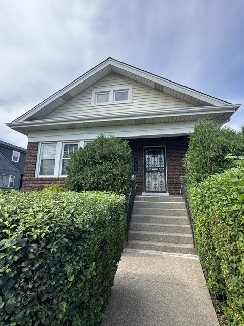 2726 Clarence Avenue Property Photo 3