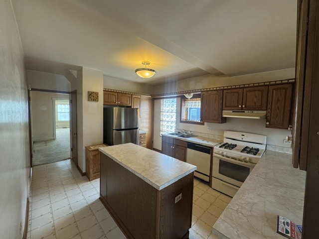 2726 Clarence Avenue Property Photo 9