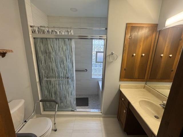 2726 Clarence Avenue Property Photo 12