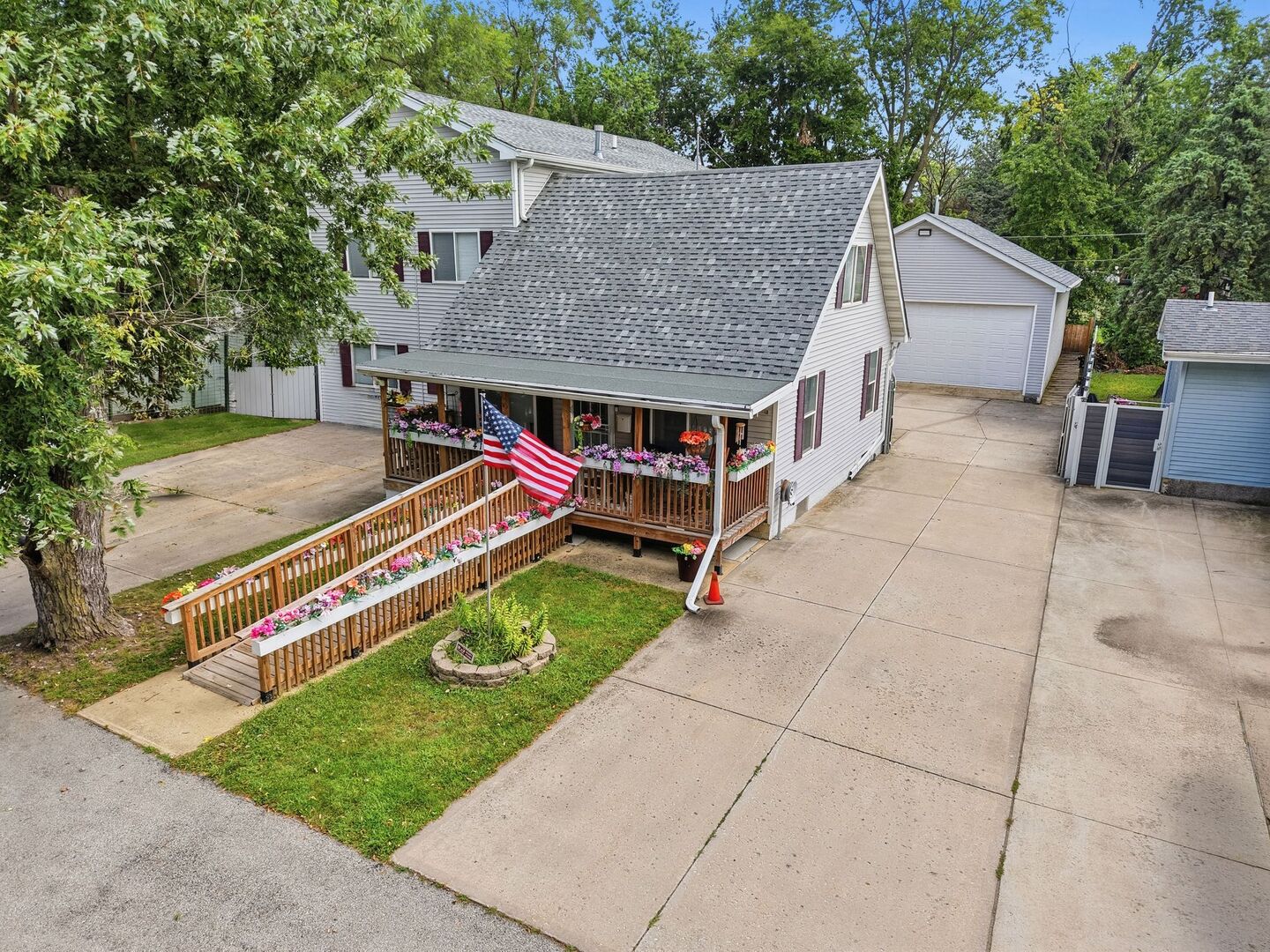 416 Algonquin Street Property Photo 1