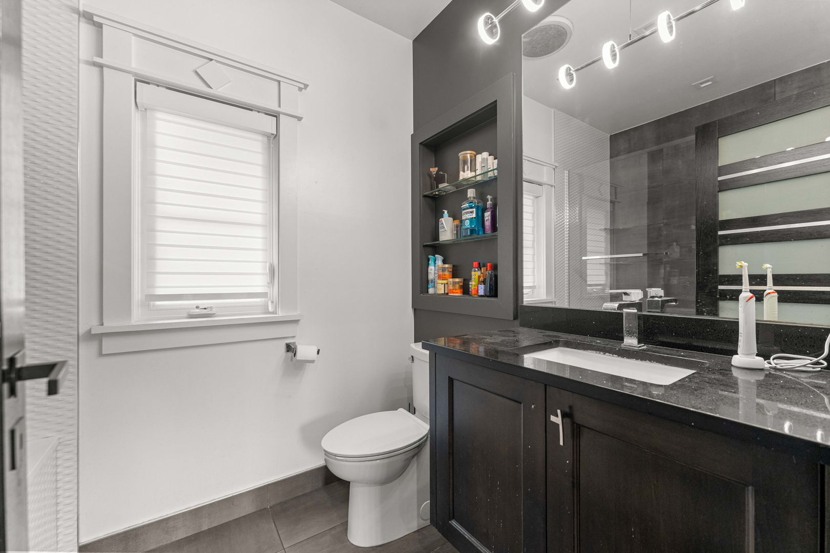 21w741 Thorndale Avenue Property Photo 25