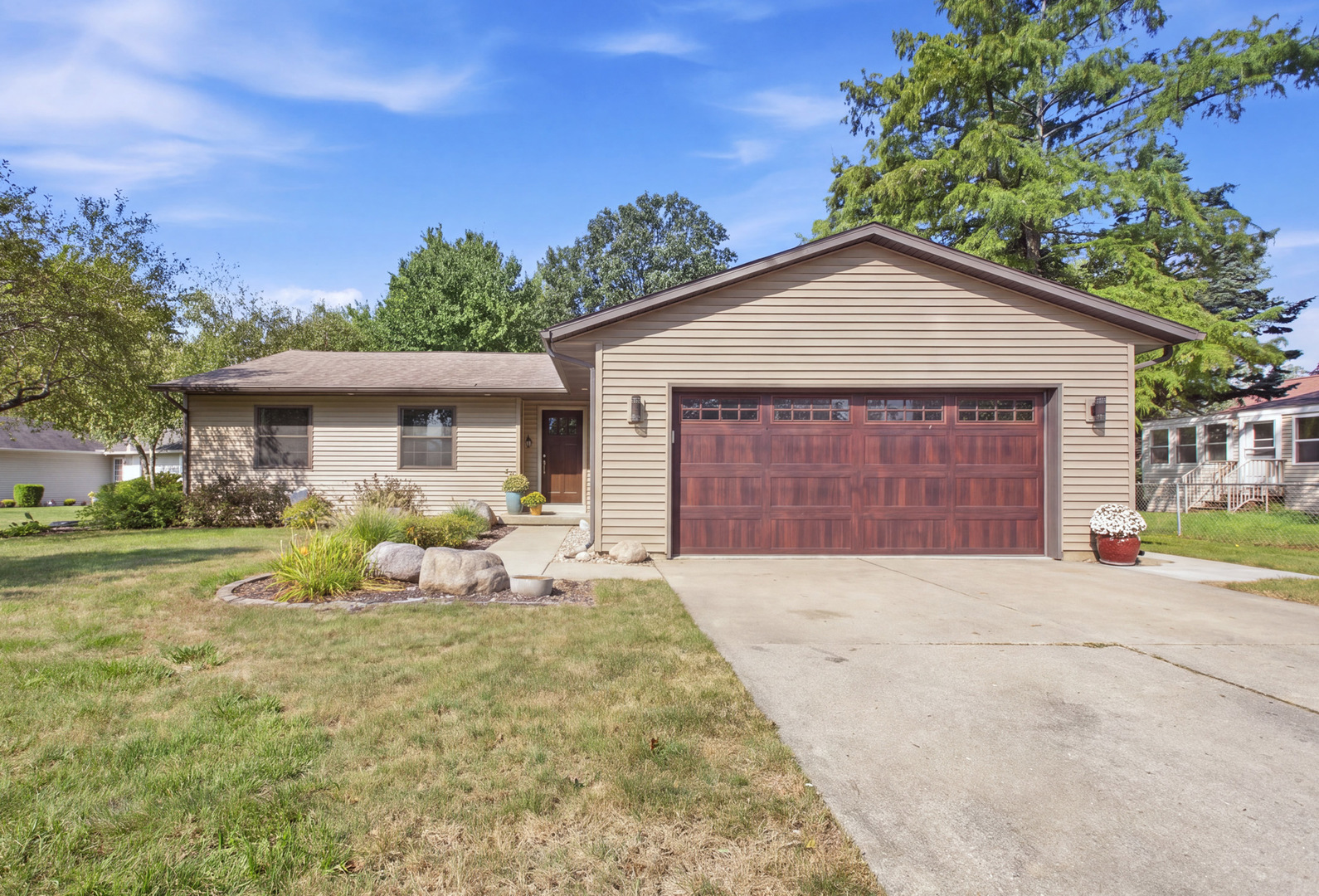1103 Center Street Property Photo 2