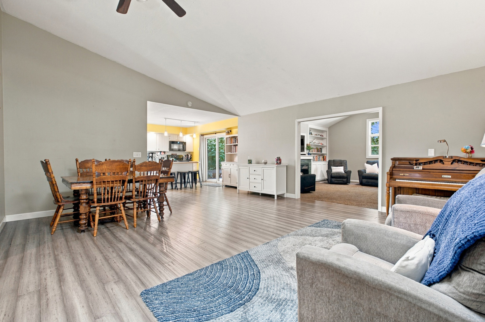 1103 Center Street Property Photo 4