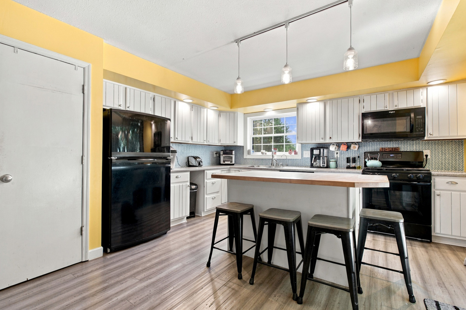 1103 Center Street Property Photo 5