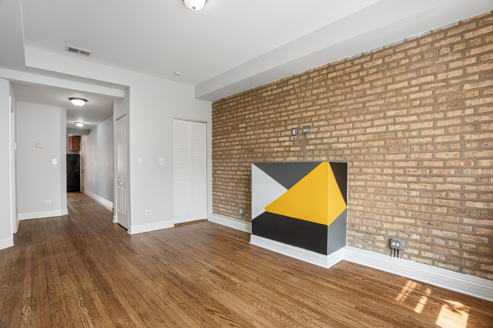 7324 N Damen Avenue 2 Property Photo 3