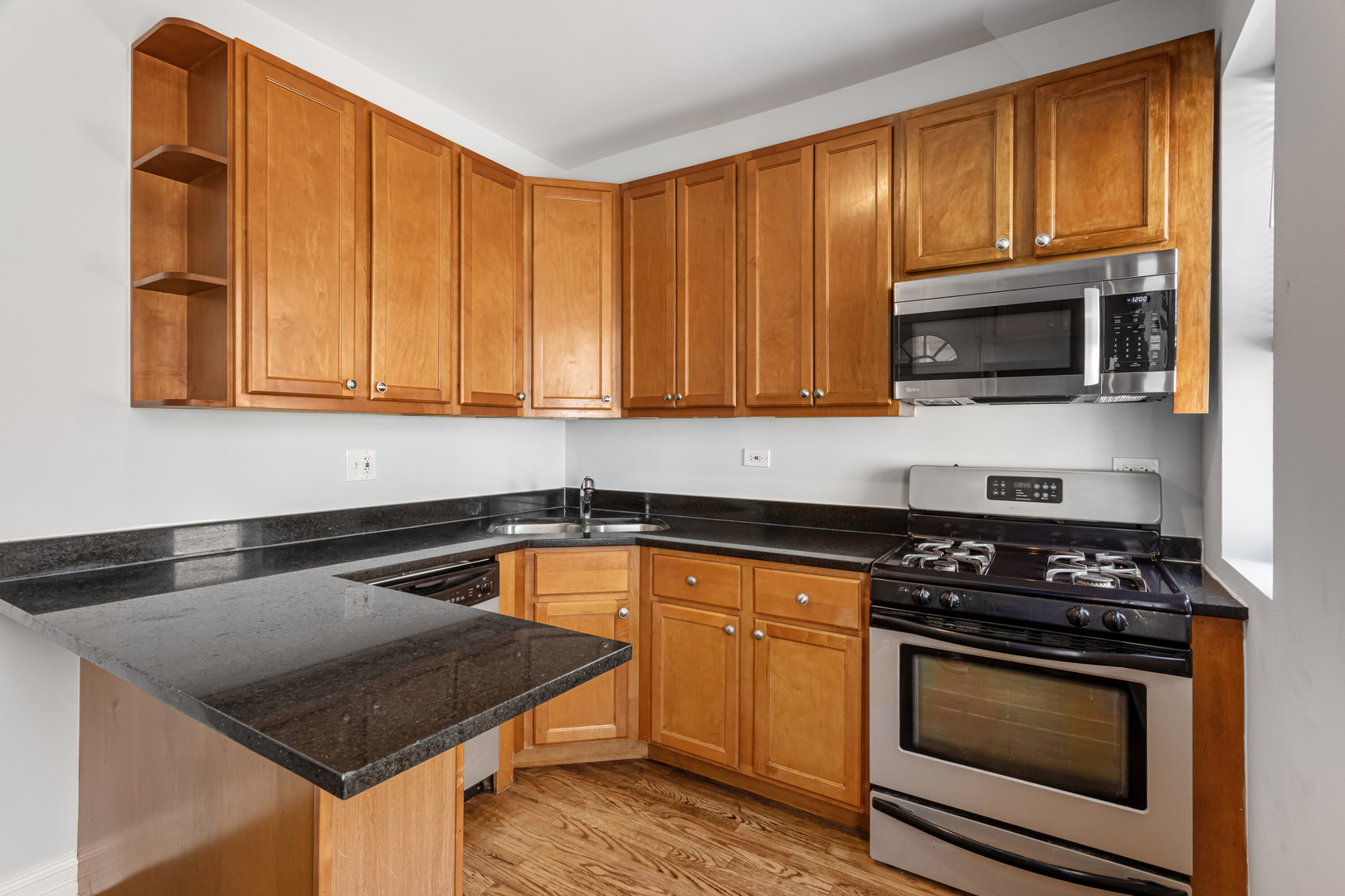 7324 N Damen Avenue 2 Property Photo 4