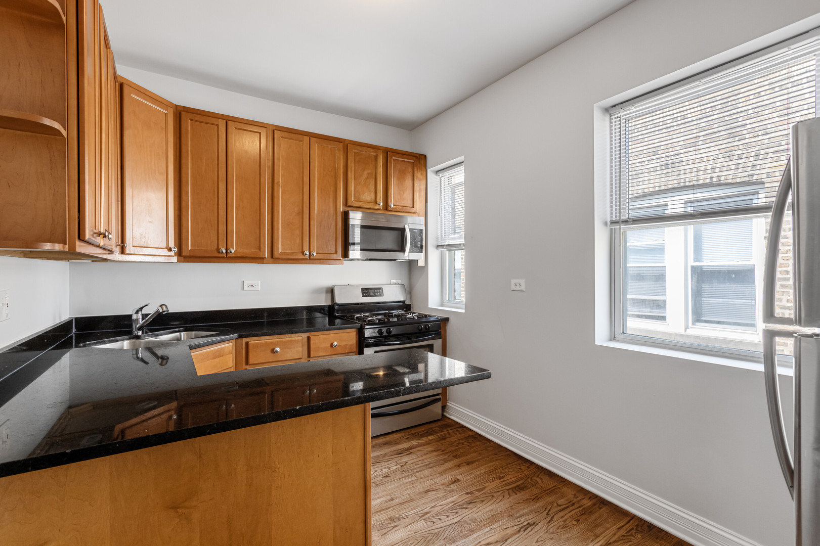 7324 N Damen Avenue 2 Property Photo 5