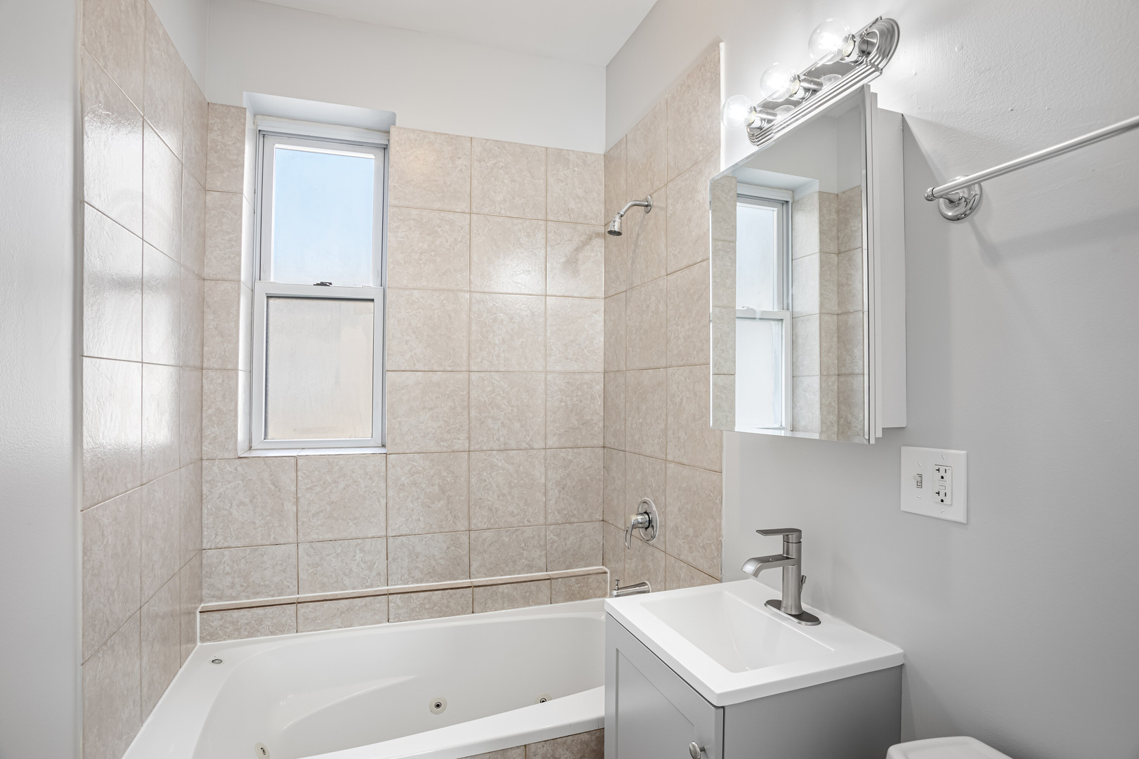 7324 N Damen Avenue 2 Property Photo 12
