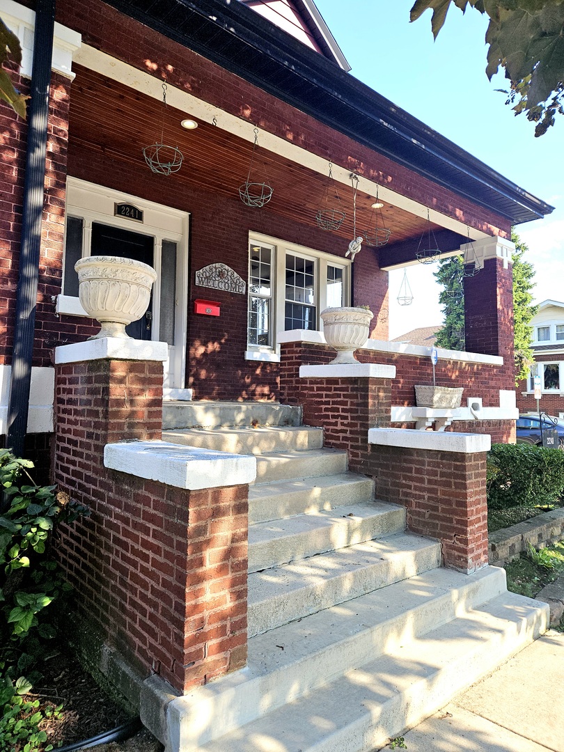 2241 S Austin Boulevard Property Photo 3