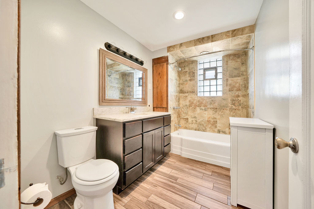 2241 S Austin Boulevard Property Photo 16