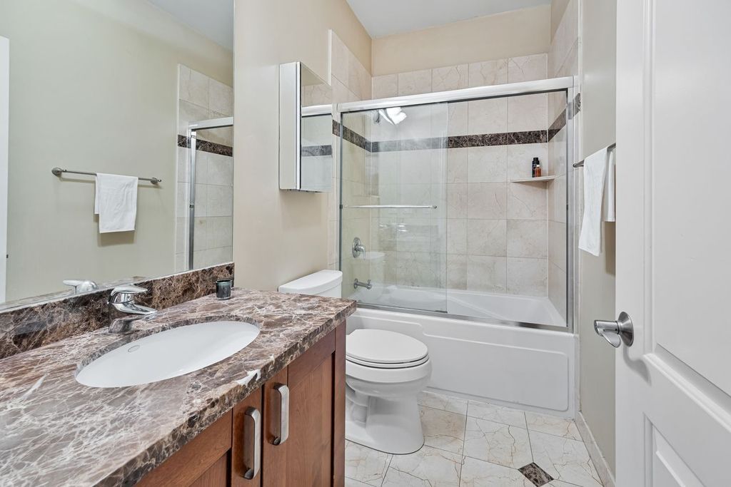 2626 N Lincoln Avenue 303 Property Photo 18