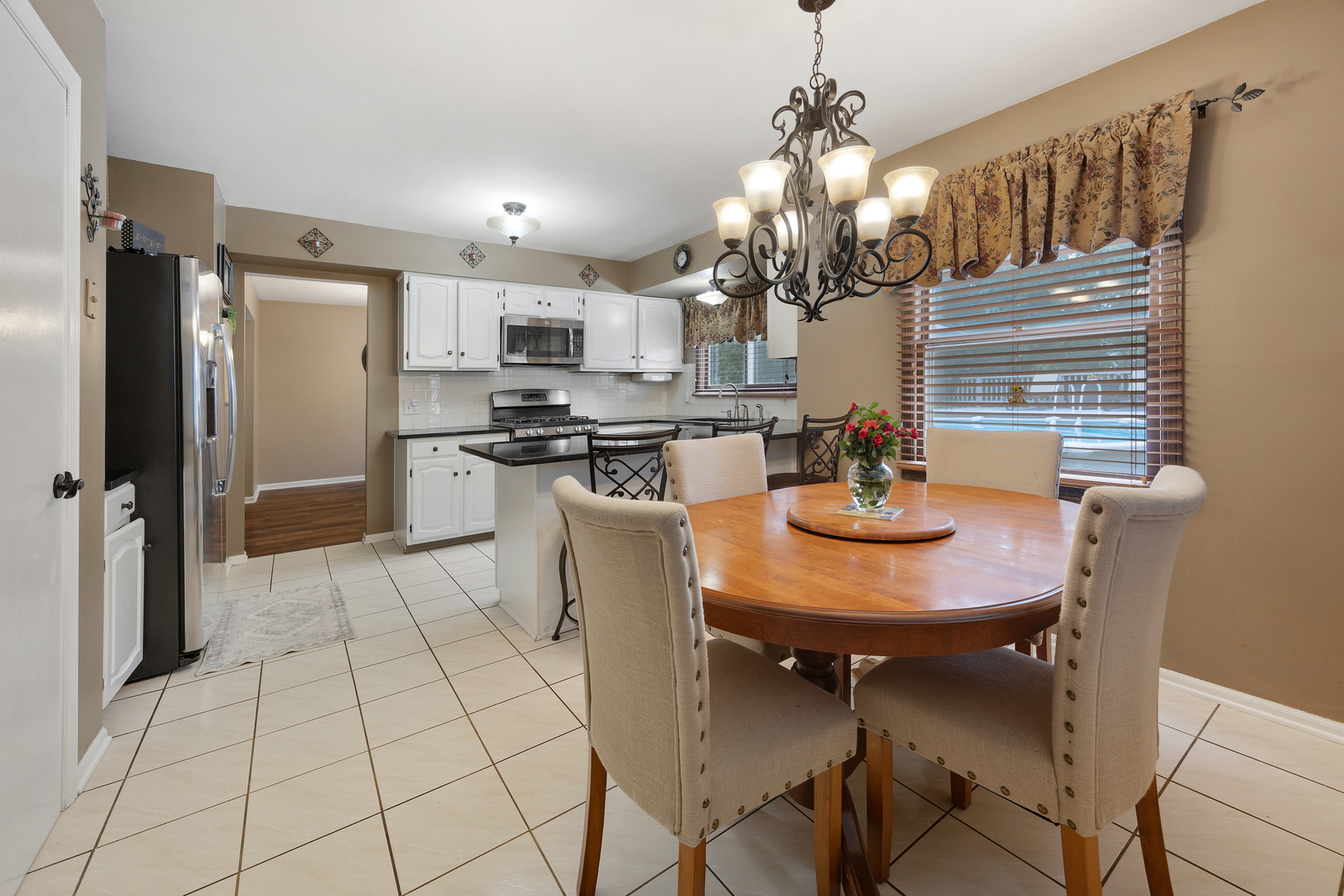 717 S Point Drive Property Photo 3