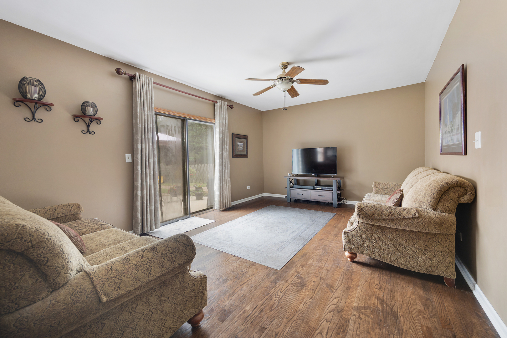 717 S Point Drive Property Photo 4