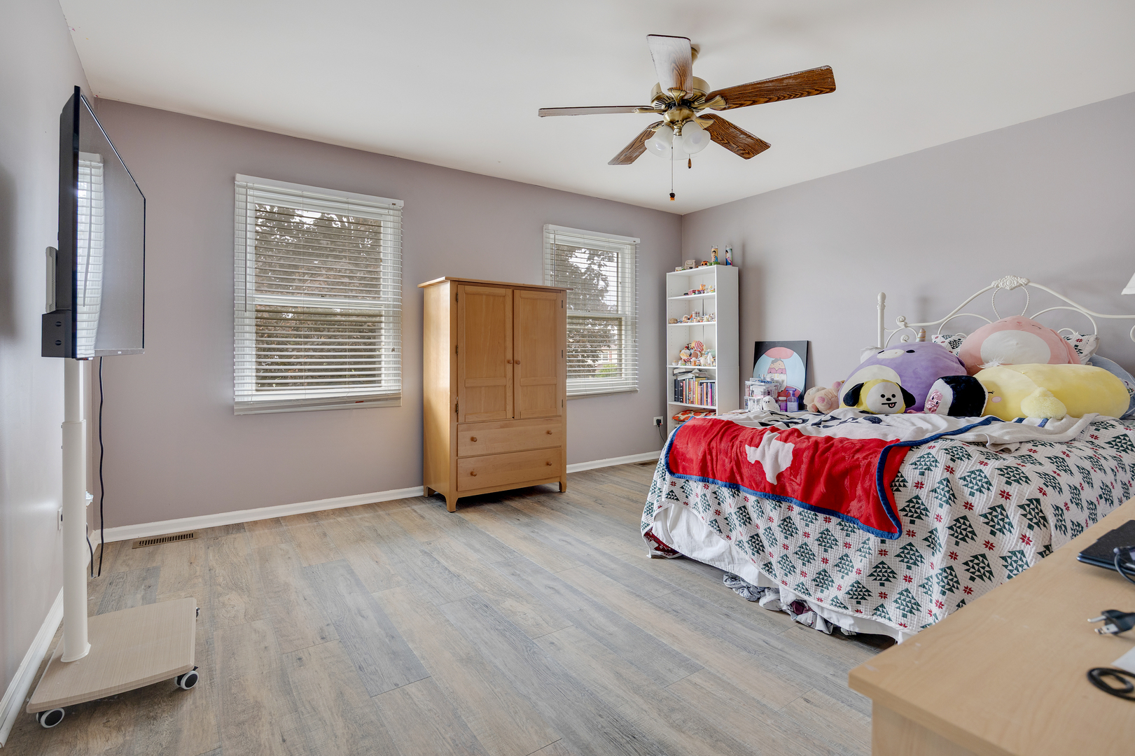 717 S Point Drive Property Photo 14