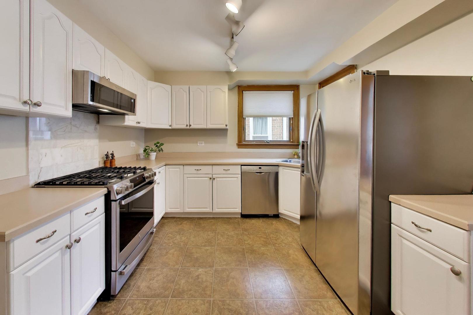 5042 N Melvina Avenue Property Photo 9