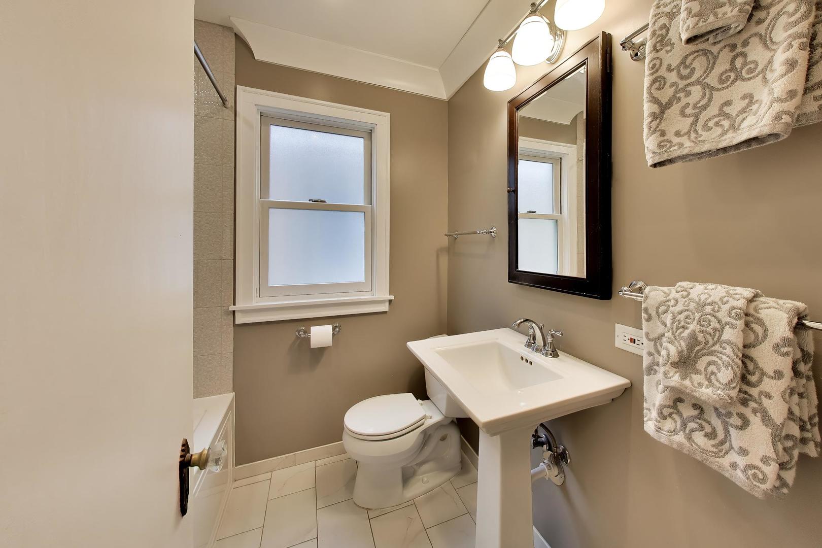 5042 N Melvina Avenue Property Photo 15