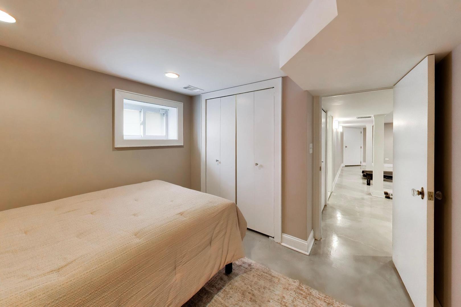 5042 N Melvina Avenue Property Photo 21