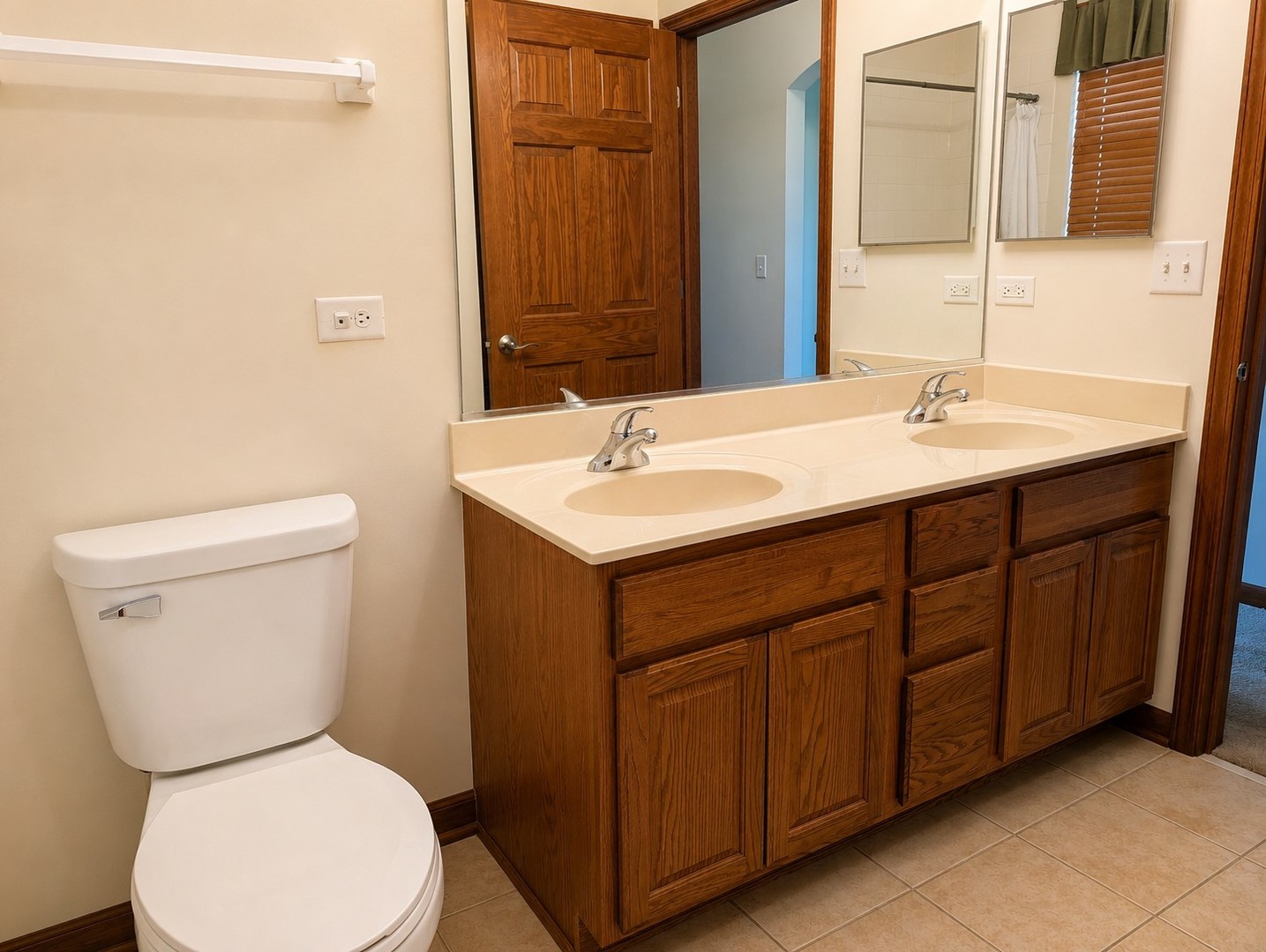14527 Colonial Parkway Property Photo 9