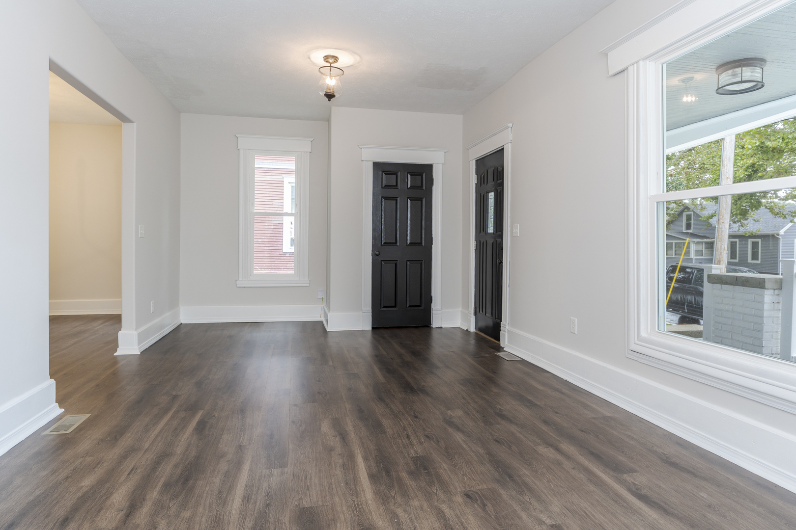 809 N Lee Street Property Photo 3