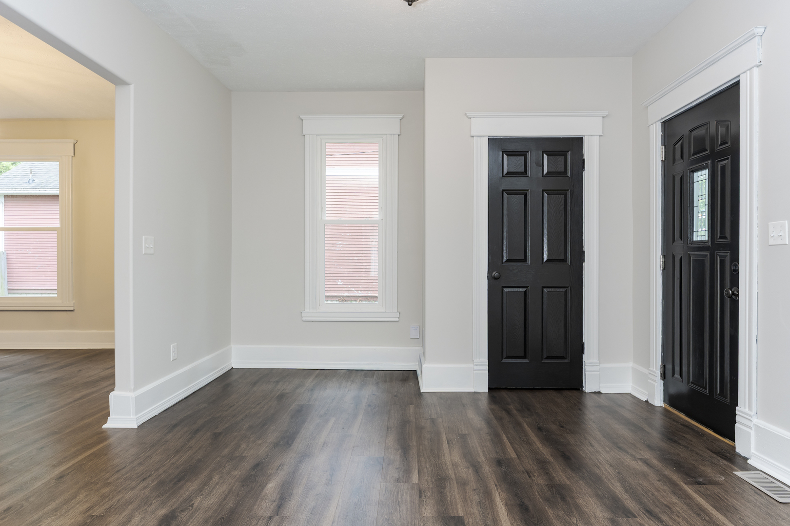 809 N Lee Street Property Photo 4