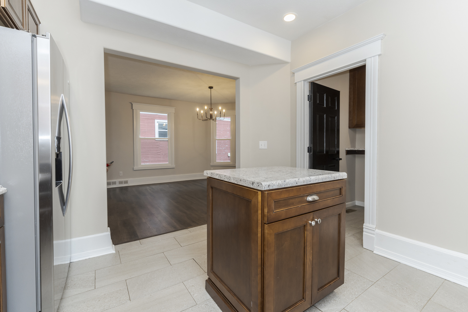 809 N Lee Street Property Photo 11