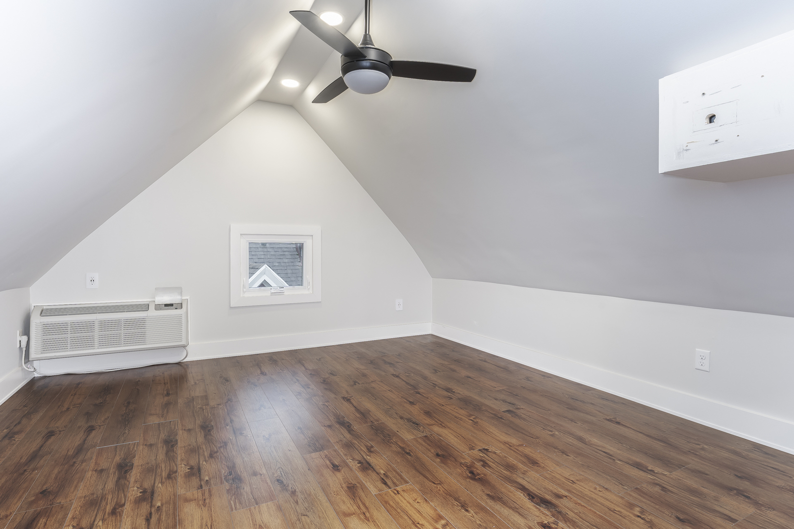 809 N Lee Street Property Photo 23
