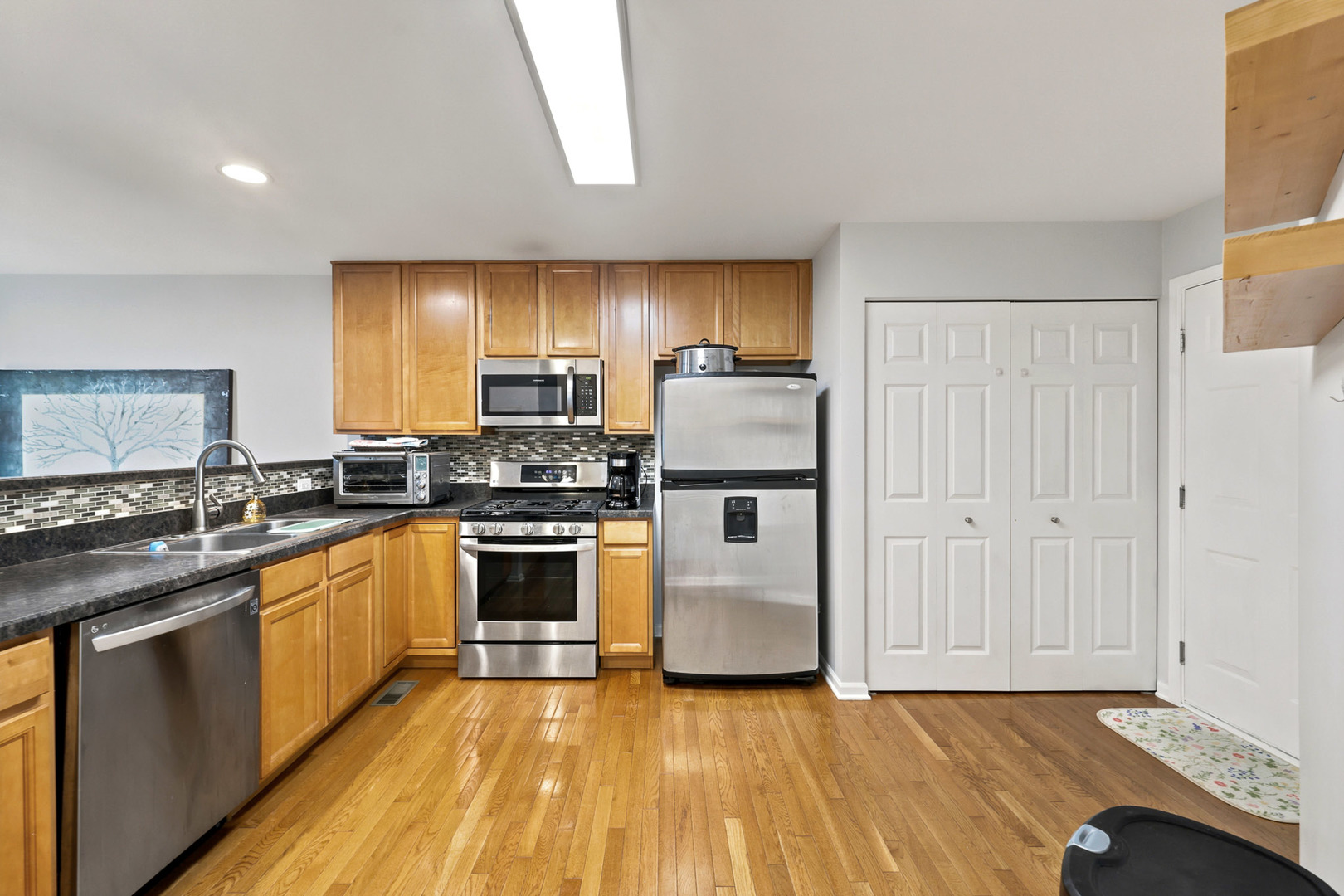 28055 W Niagara Street 28055 Property Photo 6