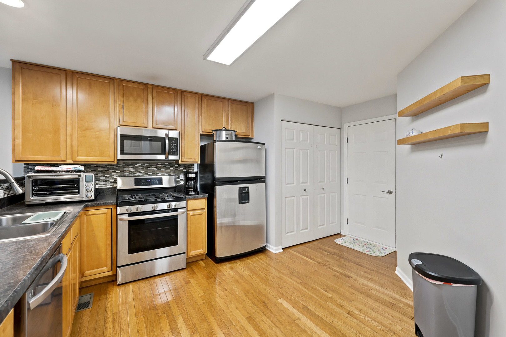 28055 W Niagara Street 28055 Property Photo 7