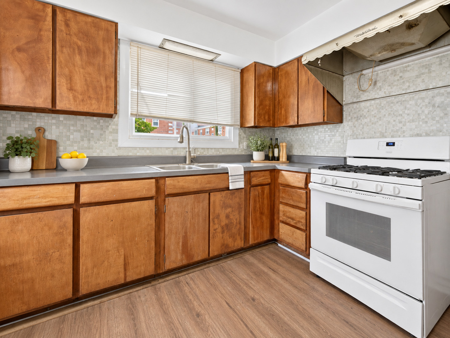2130 W Highland Avenue Property Photo 5